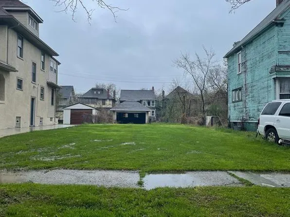 894 Atkinson St, Detroit, MI 48202