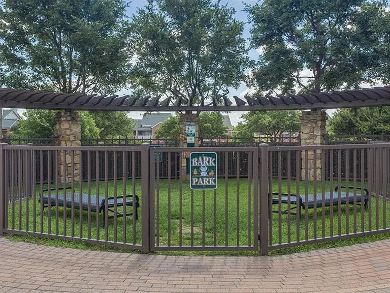 Estancia Townhomes — Photo 17