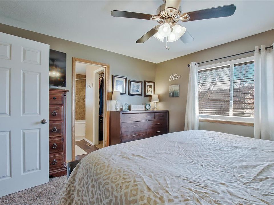 2nd image of 3550 N Lake Ridge Ct
