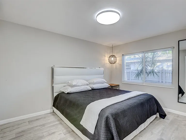 1005 NE 17th Ct — Photo 11