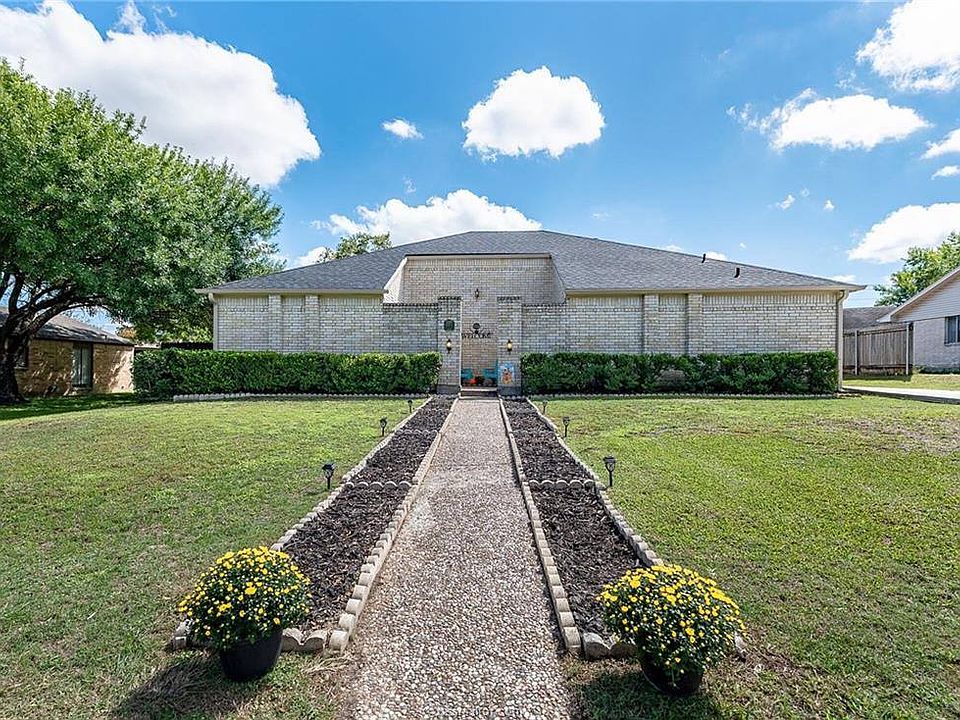 1st image of 2404 Quail Hollow Dr