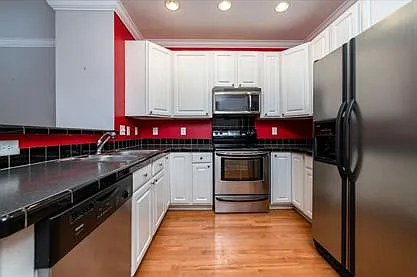 3 bed, 3.0 bath, 1526 sqft, $2,095 — Photo 2