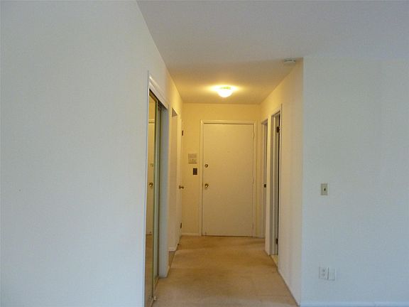 3rd image of 131 Doxbury Ln #131