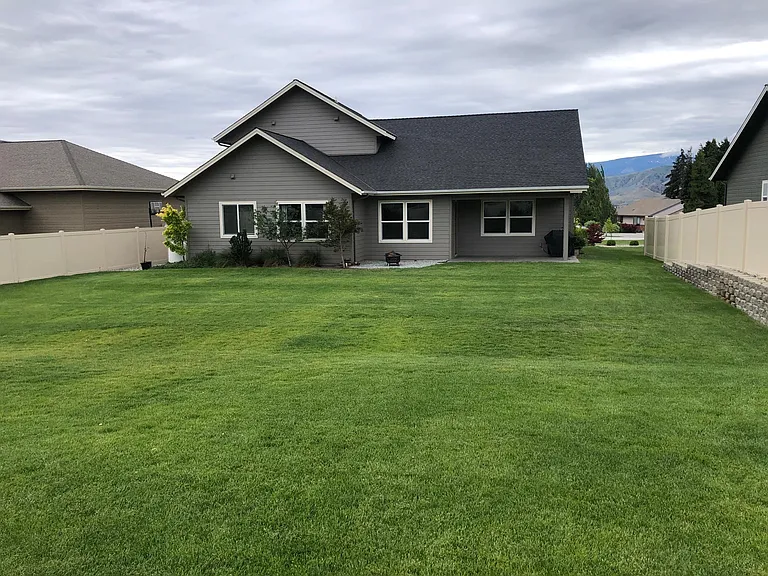 326 Brinley Ln — Photo 3