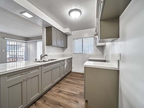 2nd image of 310 S Gramercy Pl #1
