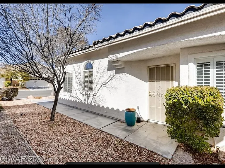912 Windhook St — Photo 2