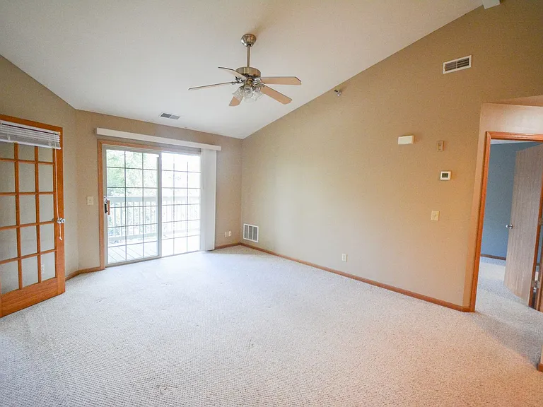 1915 Deerhaven Ln NE #6 — Photo 4