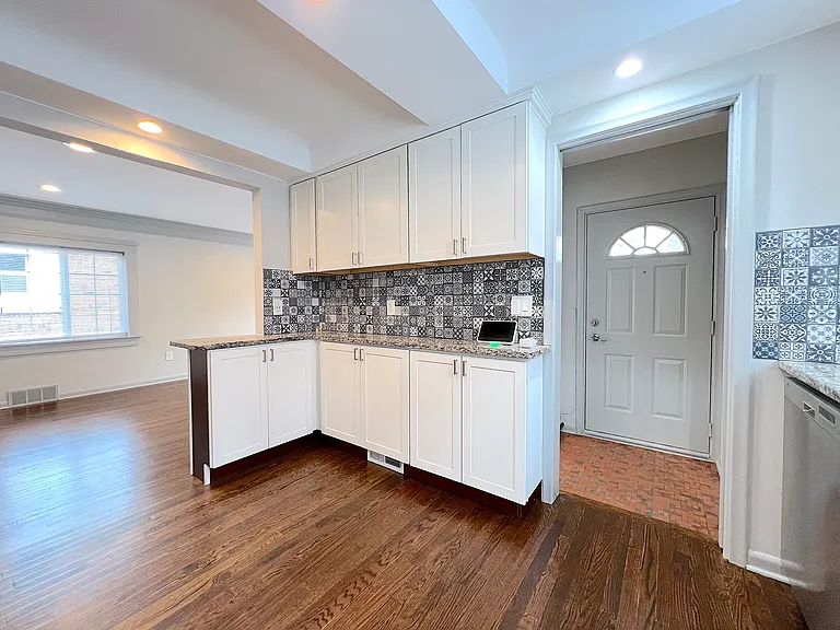 4411 Devonshire Rd — Photo 7