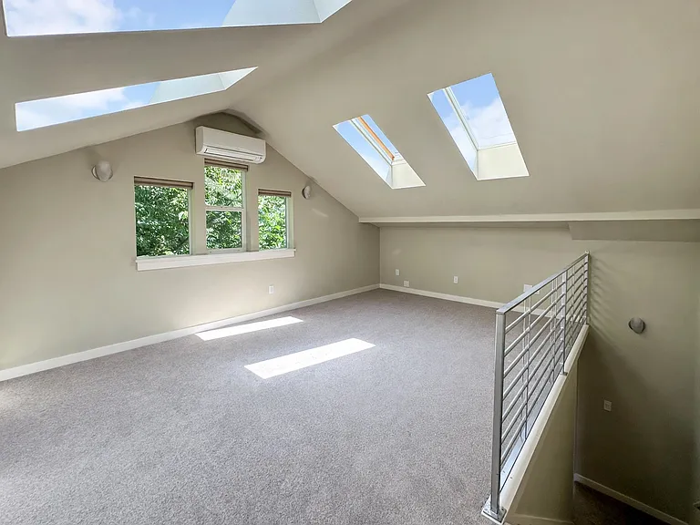 15 W Florentia St — Photo 22