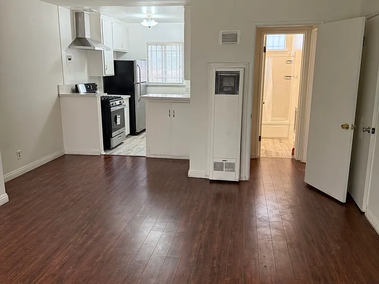3658 Mentone Ave #4 — Photo 12