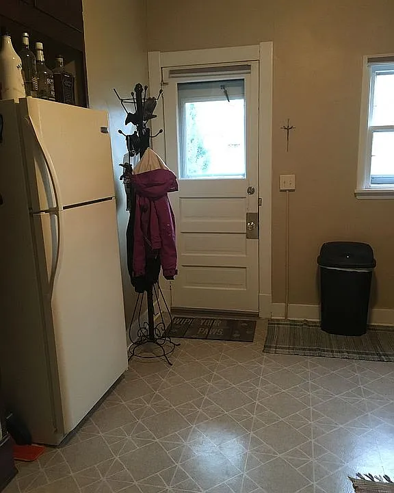 Back entry to Kitchen Unit 1