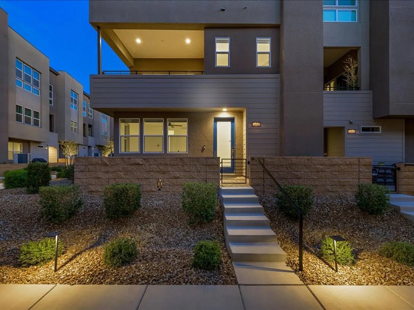 Stunning Toll Brothers Town Home in Inspirada with Rooftop Deck! — Photo 2