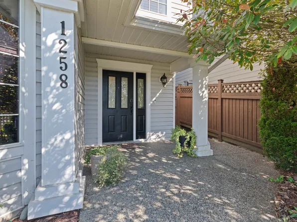 1258 Benneck Way, Pt Coquitlam, BC V3C 5Y8