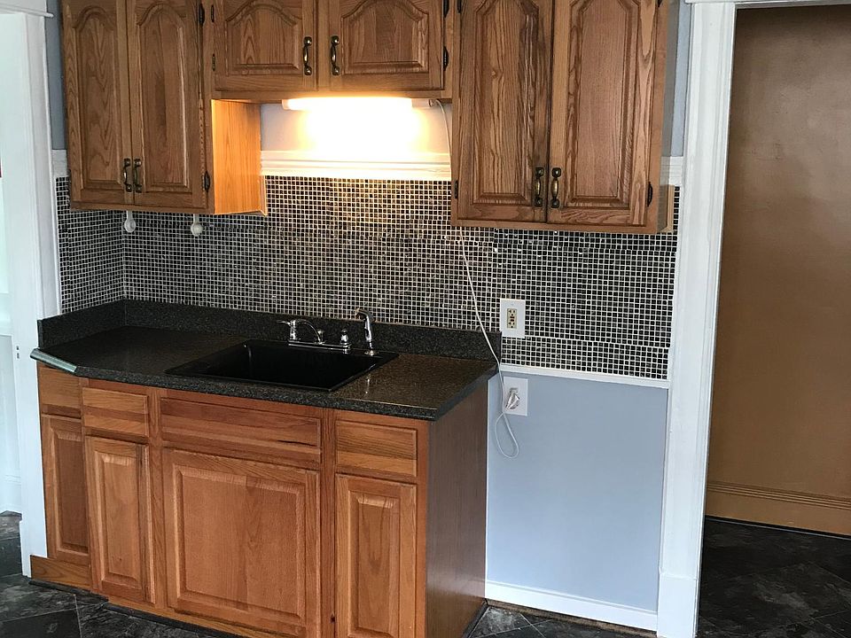 Kitchen (1st floor of apt)
*2nd floor of the house