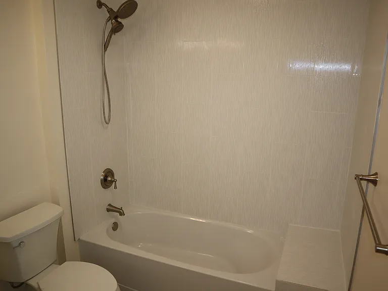 9504 Farwest Dr SW — Photo 18