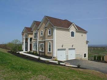 2nd image of 6 Utopian Ct