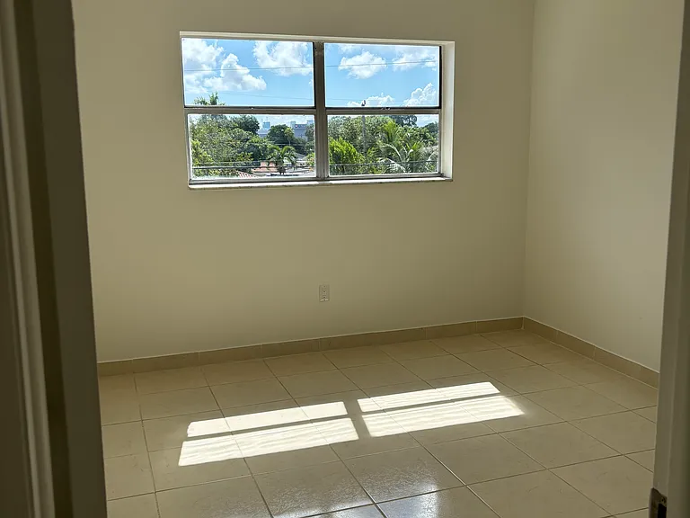 3640 NW 9th St #311 — Photo 9