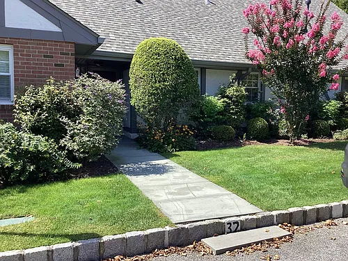 Leland Ln Photo 1