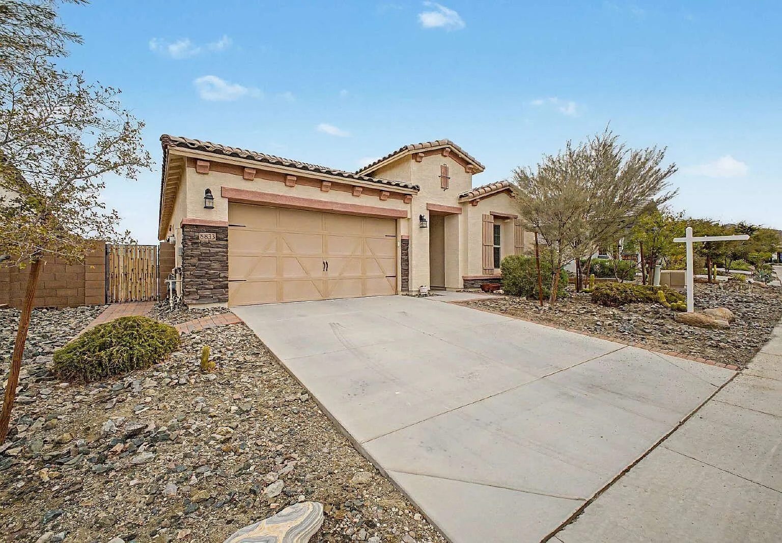 3 bed, 2.0 bath, 2030 sqft, $2,500 — Photo 3