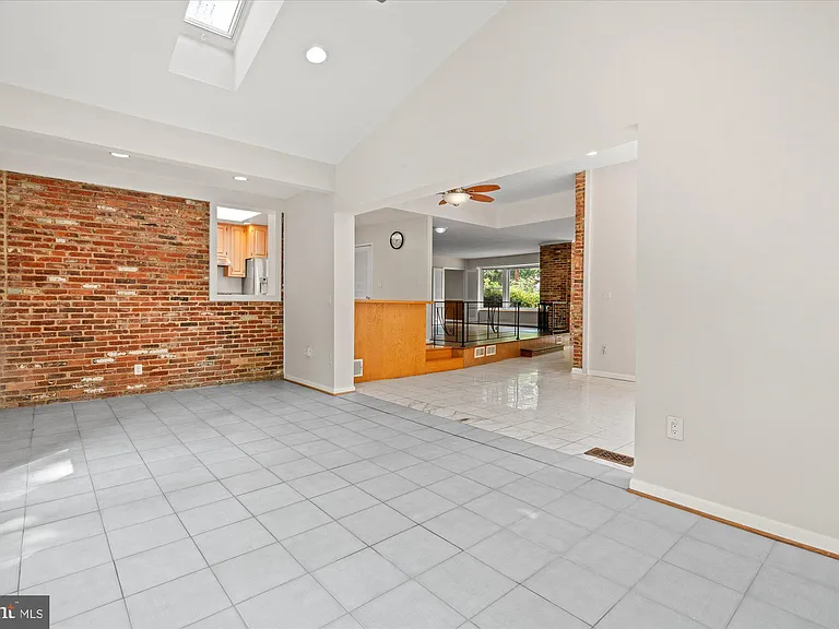 7504 Radnor Rd — Photo 13