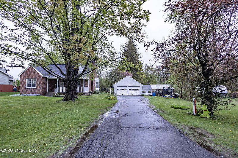 3rd image of 12 Onderdonk Road