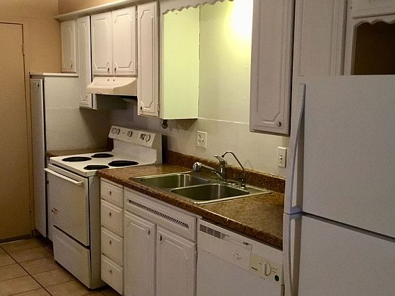 4th image of 1102 N Carol Ln