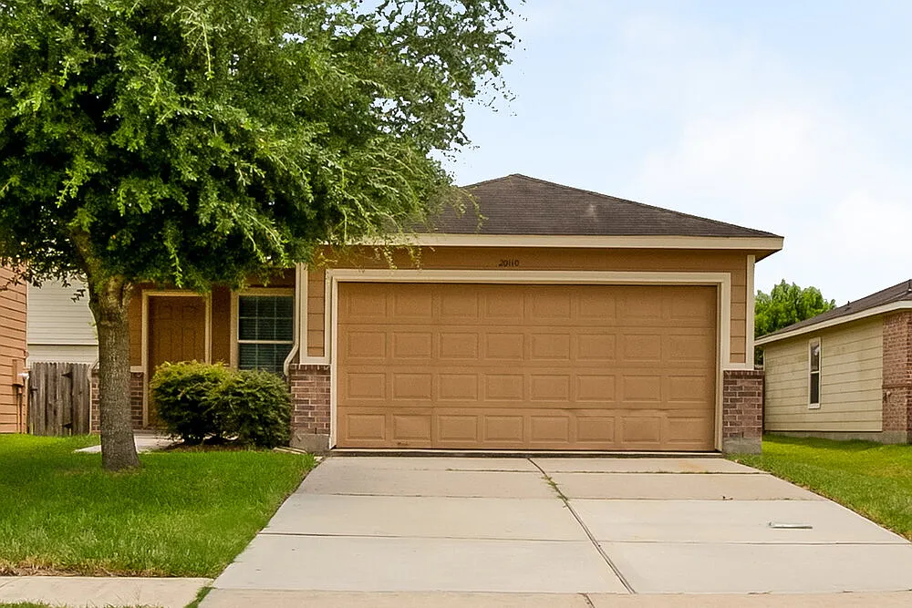 3 bed, 2.0 bath, 1604 sqft, $1,840 — Photo 1