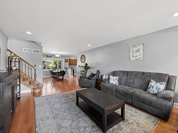3rd image of 1646 Portsmouth Ave