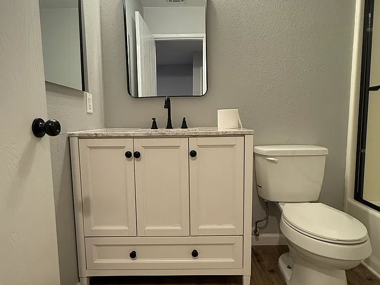 Upstairs common bathroom