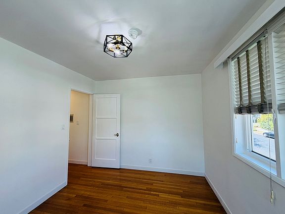 5th image of 10422-10428 Eastborne Ave #10424