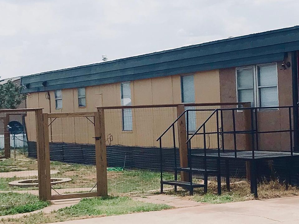 Nice fenced yard