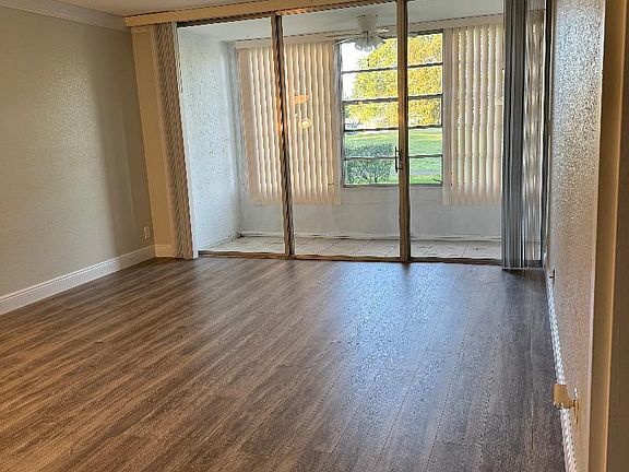4th image of 8401 Lagos De Campo Boulevard #105