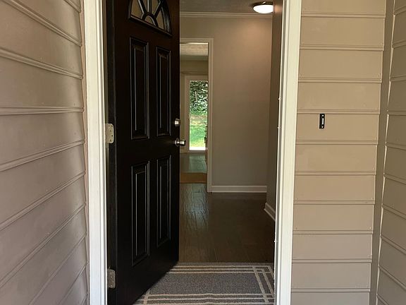 2nd image of 105 Brookwood Path