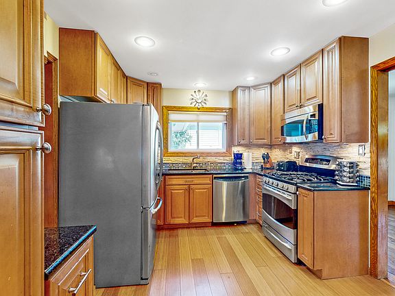 4th image of 490 S Lyman Ave