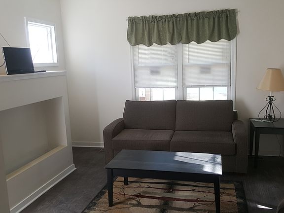 4th image of 501 Park Ave