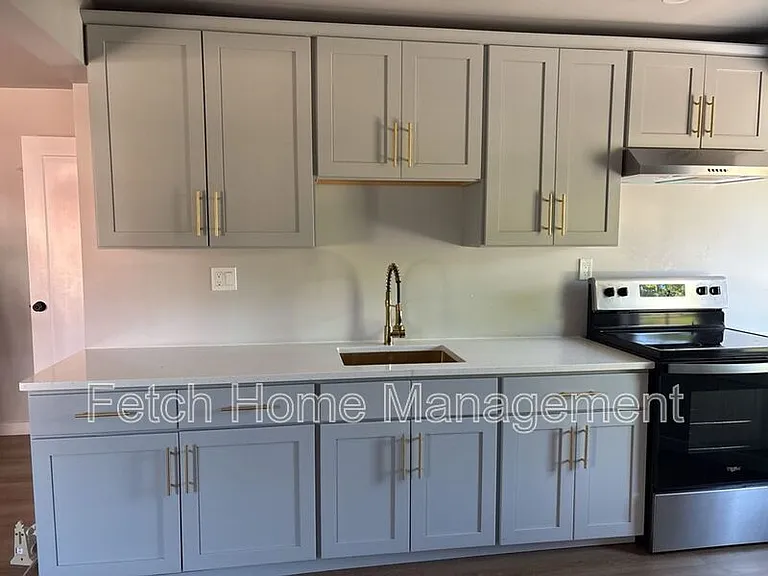 218 Walnut St #3 — Photo 5