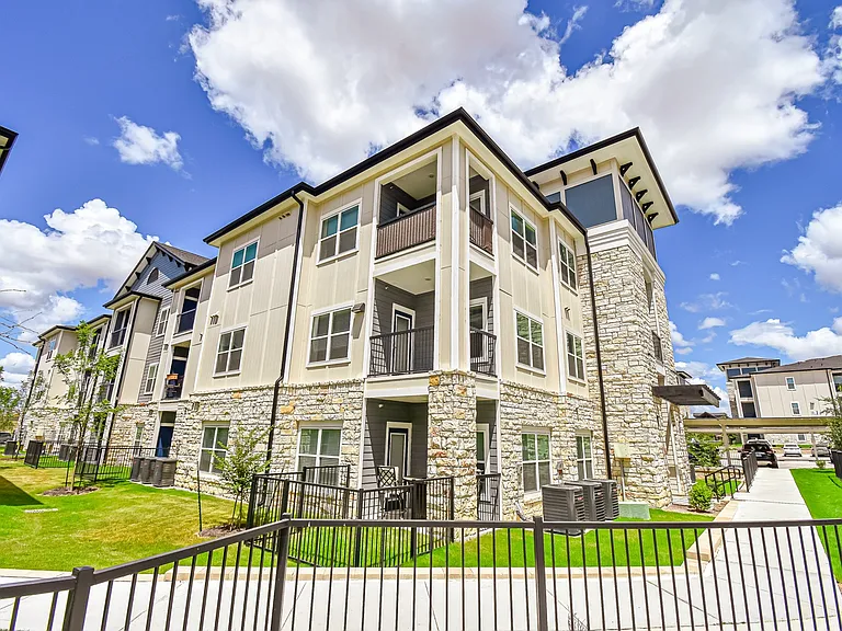 Aspire at Live Oak — Photo 10