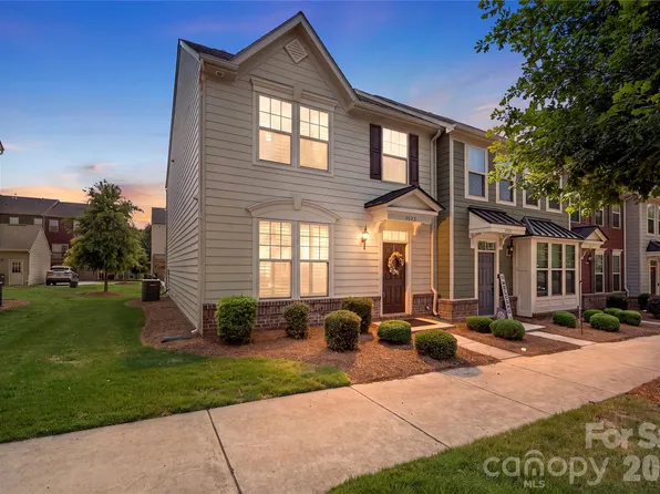 2023 Sage Park Dr, Charlotte, NC 28217