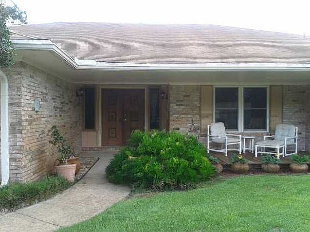 1st image of 305 Willow Ct