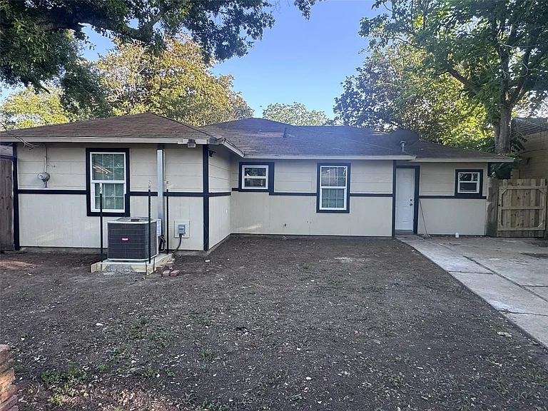 4933 Alvin St — Photo 8