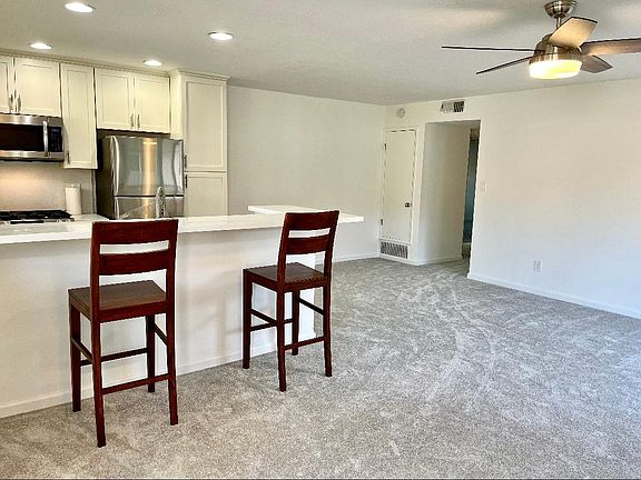 2nd image of 820 Villa Ln