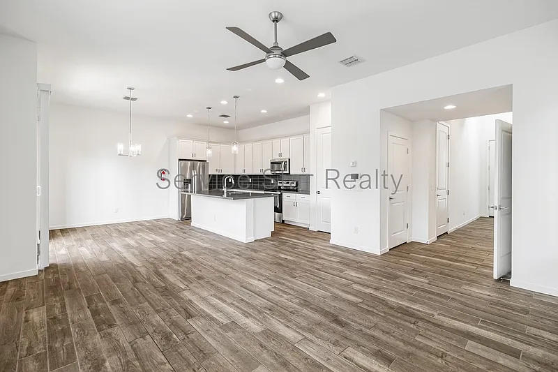 3 bed, 3.5 bath, 2021 sqft, $2,899 — Photo 2
