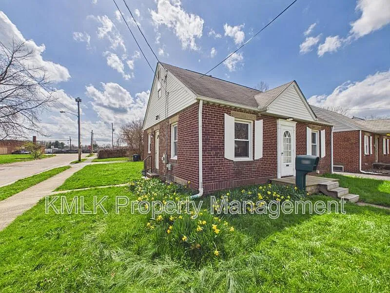 Building Photo - 1078 Lindsay Ave