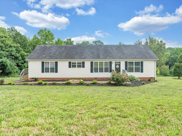 1064 Lipscomb Rd, Moneta, VA 24121