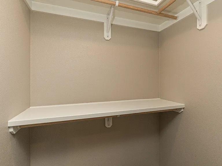 1053 S Christopher Ave — Photo 25