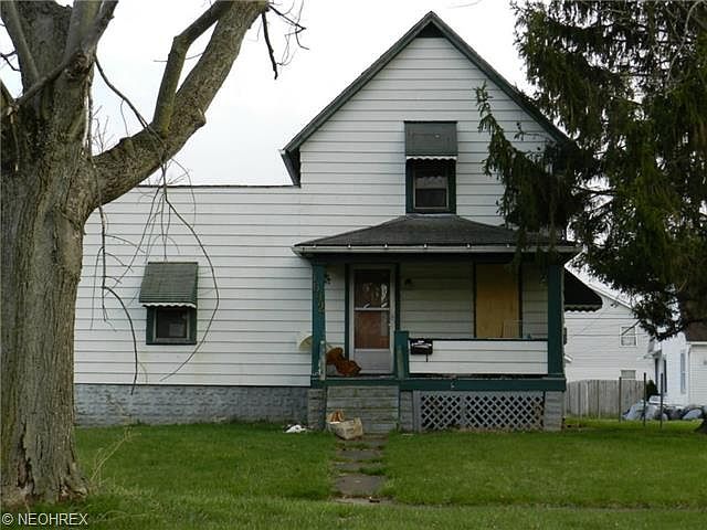 1st image of 1692 E 33rd St