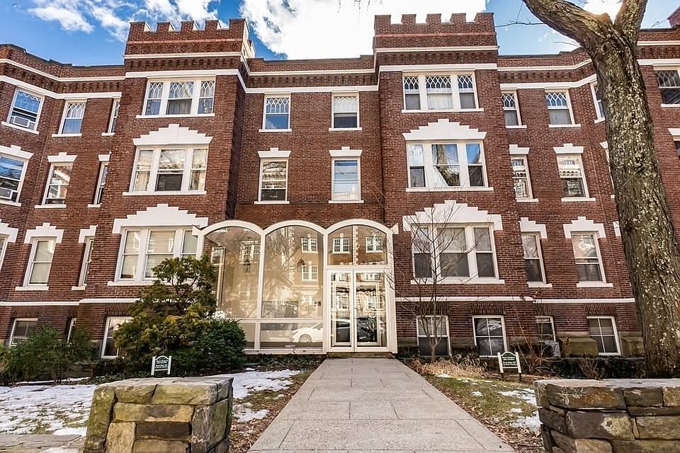 1st image of 4 Arlington St #4-10