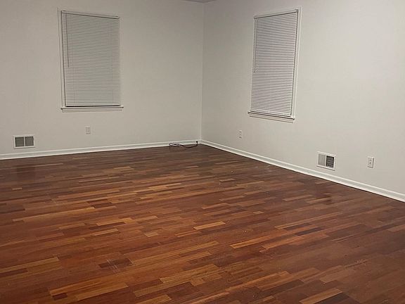3rd image of 114 Glyn Oaks Dr
