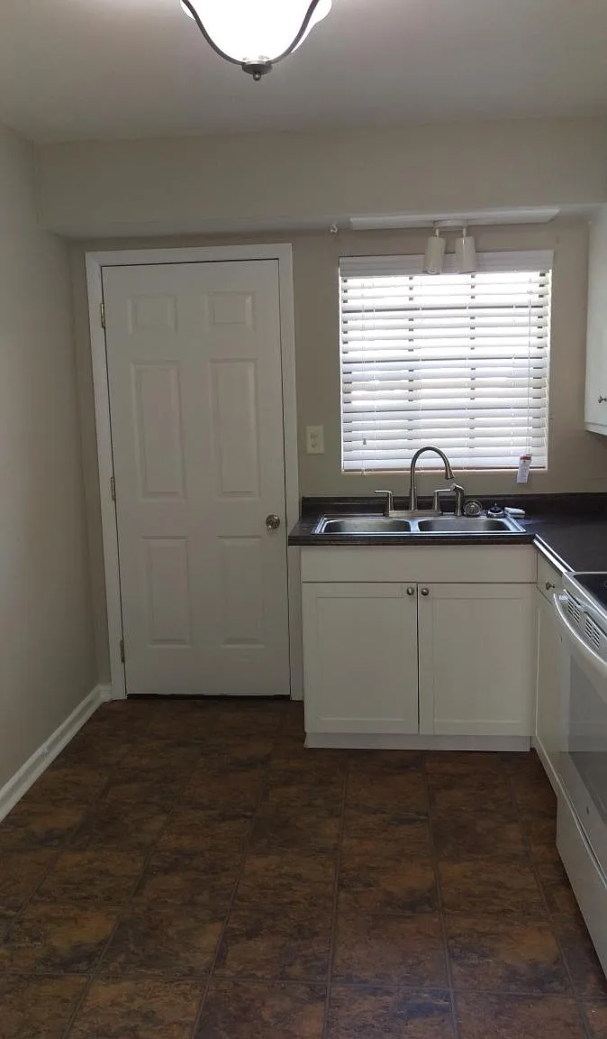 1 bed, 550 sqft, $1,145 — Photo 3