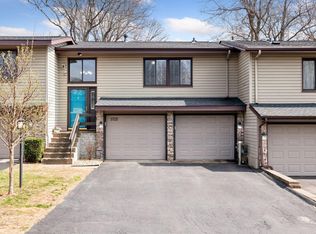 5712 Hyland Courts Dr, Bloomington, MN 55437